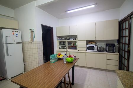 Casa à venda com 215m², 3 quartos e 3 vagas Casa à venda com 215m², 3 quartos e 3 vagasCozinha