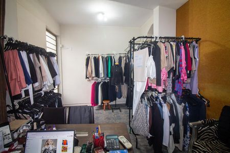 Casa à venda com 215m², 3 quartos e 3 vagas Casa à venda com 215m², 3 quartos e 3 vagasEscritório