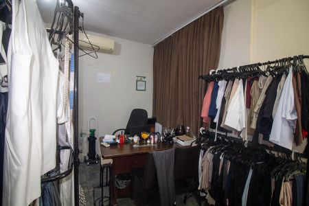 Casa à venda com 215m², 3 quartos e 3 vagas Casa à venda com 215m², 3 quartos e 3 vagasEscritório