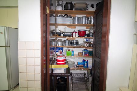 Casa à venda com 215m², 3 quartos e 3 vagas Casa à venda com 215m², 3 quartos e 3 vagasCozinha - Dispensa