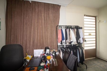 Casa à venda com 215m², 3 quartos e 3 vagas Casa à venda com 215m², 3 quartos e 3 vagasEscritório