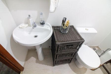 Casa à venda com 215m², 3 quartos e 3 vagas Casa à venda com 215m², 3 quartos e 3 vagasBanheiro