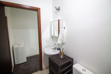 Casa à venda com 215m², 3 quartos e 3 vagas Casa à venda com 215m², 3 quartos e 3 vagasBanheiro