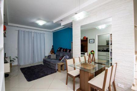 Casa de condomínio para alugar com 100m², 2 quartos e 2 vagasSala