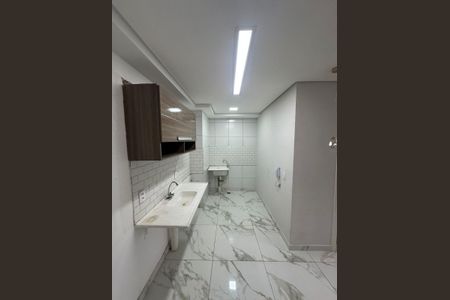 Cozinha de apartamento para alugar com 2 quartos, 34m² em Canindé, São Paulo