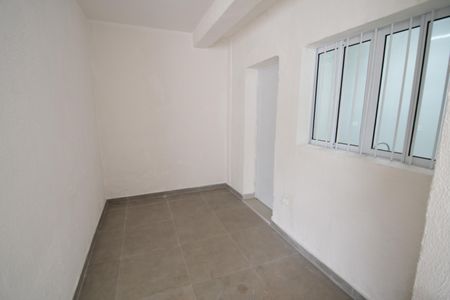 Casa para alugar com 60m², 2 quartos e 1 vagaÁrea de Serviço