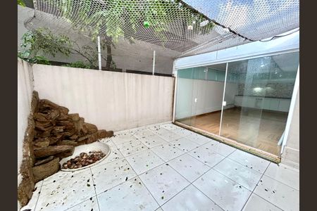 Apartamento para alugar com 88m², 2 quartos e 1 vagaQuintal