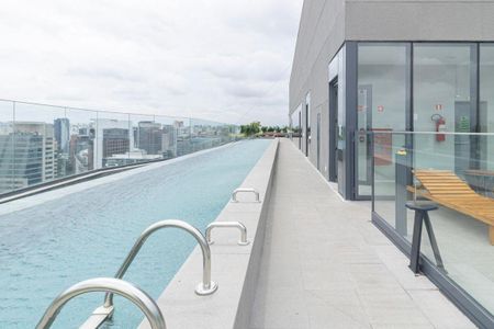 Apartamento à venda com 143m², 3 quartos e 2 vagas Apartamento à venda com 143m², 3 quartos e 2 vagasÁrea comum - Piscina