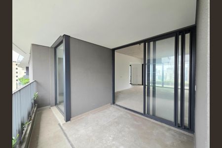 Apartamento à venda com 143m², 3 quartos e 2 vagas Apartamento à venda com 143m², 3 quartos e 2 vagasVaranda 2