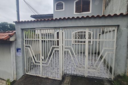 Casa para alugar com 90m², 2 quartos e 1 vagaFachada do imóvel com placa QuintoAndar