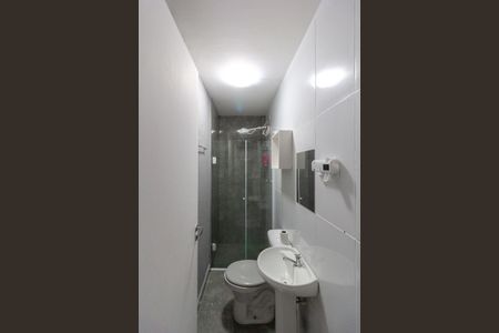 Banheiro de kitnet/studio para alugar com 1 quarto, 35m² em Parque Continental Ii, Guarulhos
