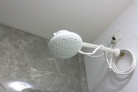 Banheiro de kitnet/studio para alugar com 1 quarto, 35m² em Parque Continental Ii, Guarulhos