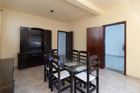 Casa para alugar com 220m², 5 quartos e 4 vagas Casa para alugar com 220m², 5 quartos e 4 vagasSala de Jantar