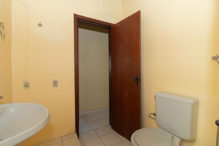 Casa para alugar com 220m², 5 quartos e 4 vagas Casa para alugar com 220m², 5 quartos e 4 vagasBanheiro Social