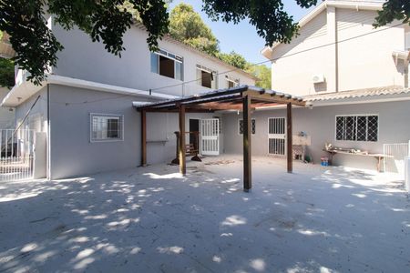 Casa para alugar com 220m², 5 quartos e 4 vagas Casa para alugar com 220m², 5 quartos e 4 vagasFachada