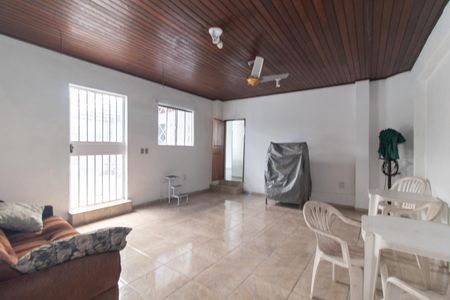 Casa para alugar com 220m², 5 quartos e 4 vagas Casa para alugar com 220m², 5 quartos e 4 vagasSalão de festas