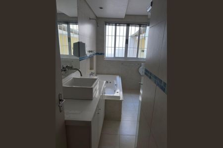 Casa à venda com 260m², 5 quartos e 3 vagasFoto 03