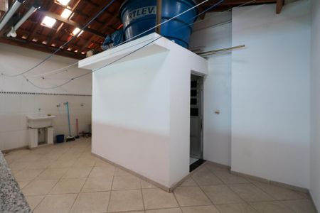 Casa à venda com 343m², 3 quartos e 2 vagasÁrea de Serviço 2