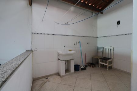 Casa à venda com 343m², 3 quartos e 2 vagasÁrea de Serviço 2