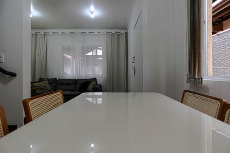 Casa de condomínio para alugar com 75m², 2 quartos e 2 vagasSala