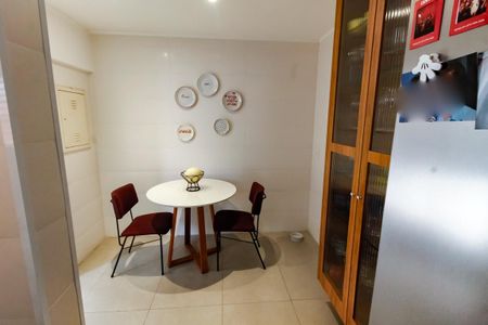 Apartamento para alugar com 146m², 3 quartos e 3 vagas Apartamento para alugar com 146m², 3 quartos e 3 vagasCozinha - Armários