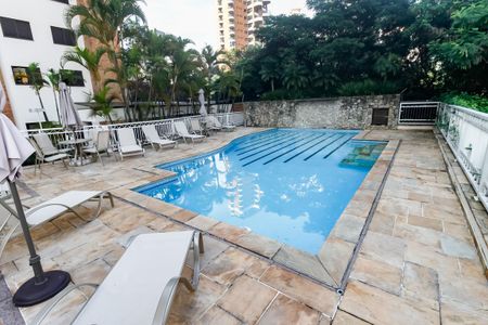 Apartamento para alugar com 146m², 3 quartos e 3 vagas Apartamento para alugar com 146m², 3 quartos e 3 vagasÁrea comum - Piscina