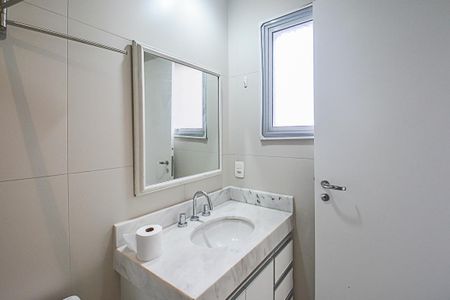 Apartamento à venda com 127m², 3 quartos e 2 vagas Apartamento à venda com 127m², 3 quartos e 2 vagasBanheiro da Suíte 2