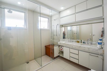 Apartamento à venda com 127m², 3 quartos e 2 vagas Apartamento à venda com 127m², 3 quartos e 2 vagasBanheiro da Suíte/Saúna