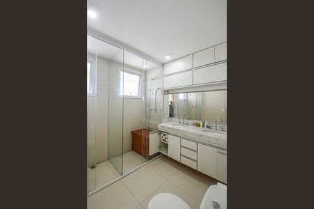 Apartamento à venda com 127m², 3 quartos e 2 vagas Apartamento à venda com 127m², 3 quartos e 2 vagasBanheiro da Suíte