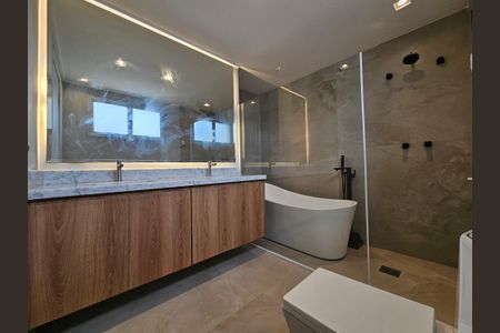 Apartamento para alugar com 238m², 3 quartos e 4 vagas Apartamento para alugar com 238m², 3 quartos e 4 vagasBanheiro da Suíte 3