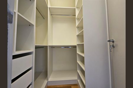 Apartamento para alugar com 238m², 3 quartos e 4 vagas Apartamento para alugar com 238m², 3 quartos e 4 vagasCloset da suíte 2