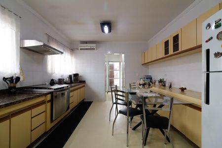 Casa para alugar com 616m², 5 quartos e 10 vagasCozinha