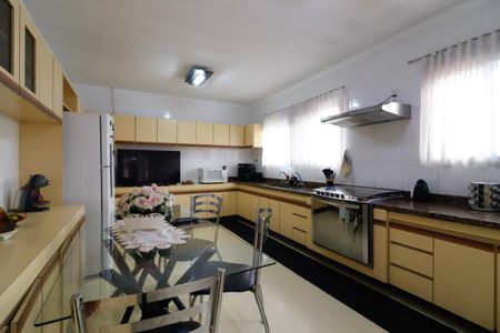 Casa para alugar com 616m², 5 quartos e 10 vagasCozinha