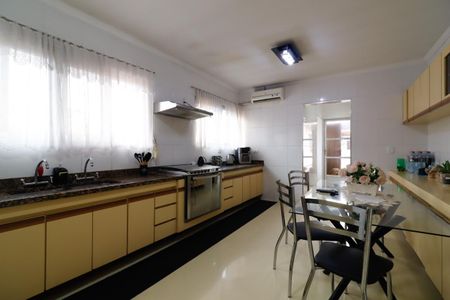 Casa para alugar com 616m², 5 quartos e 10 vagasCozinha