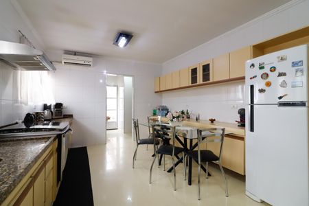 Casa para alugar com 616m², 5 quartos e 10 vagasCozinha