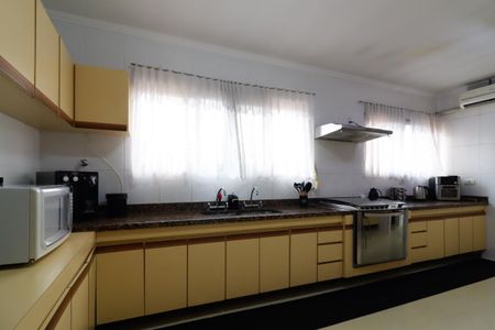 Casa para alugar com 616m², 5 quartos e 10 vagasCozinha