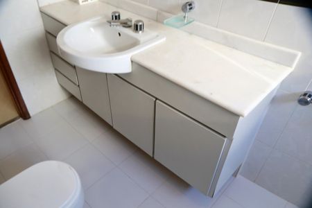 Apartamento à venda com 180m², 4 quartos e 2 vagasBanheiro