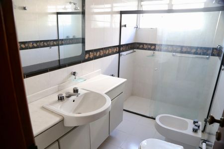 Apartamento à venda com 180m², 4 quartos e 2 vagasBanheiro