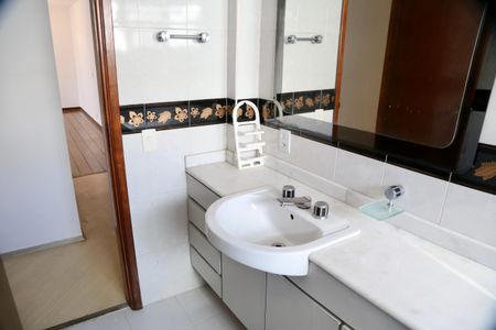 Apartamento à venda com 180m², 4 quartos e 2 vagasBanheiro