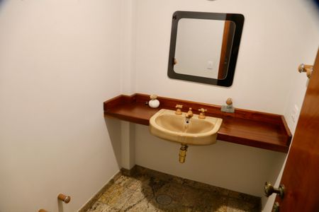 Apartamento à venda com 180m², 4 quartos e 2 vagasLavabo 