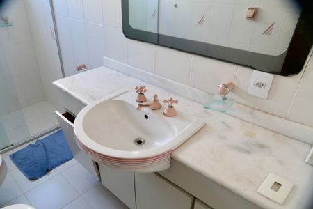 Apartamento à venda com 180m², 4 quartos e 2 vagasBanheiro