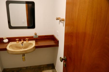 Apartamento à venda com 180m², 4 quartos e 2 vagasLavabo 