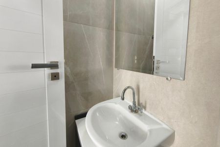 Casa para alugar com 36m², 1 quarto e 1 vaga Casa para alugar com 36m², 1 quarto e 1 vagaBanheiro