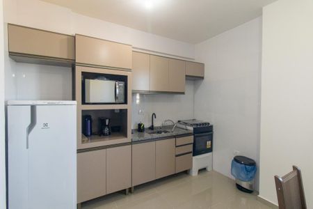 Sala/Cozinha de apartamento para alugar com 1 quarto, 30m² em Jardim das Américas, Curitiba