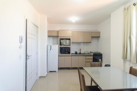 Sala/Cozinha de apartamento para alugar com 1 quarto, 30m² em Jardim das Américas, Curitiba