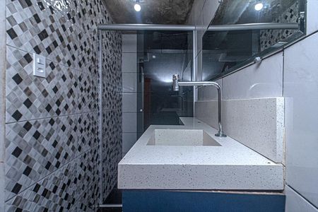 lavabo_2 de casa para alugar com 3 quartos, 60m² em Parque Bristol, São Paulo
