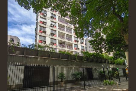 Apartamento à venda com 96m², 3 quartos e 1 vaga Apartamento à venda com 96m², 3 quartos e 1 vagaFachada e portaria