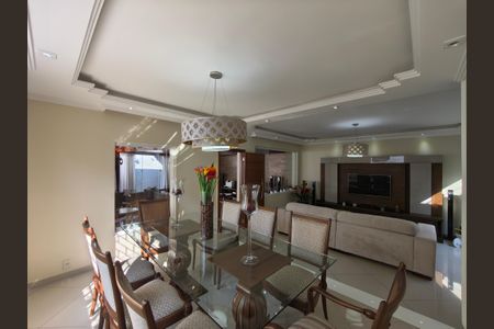 Casa à venda com 440m², 3 quartos e 4 vagas