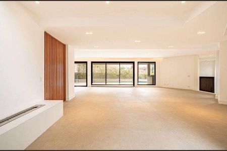 Casa à venda com 4 quartos, 600m² em Alphaville Residencial Zero, Barueri