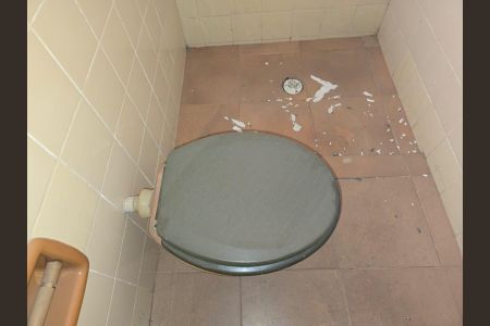 Casa à venda com 218m², 4 quartos e 5 vagas Casa à venda com 218m², 4 quartos e 5 vagasBanheiro de serviço